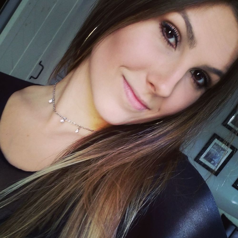 Meet your Posher, Julia